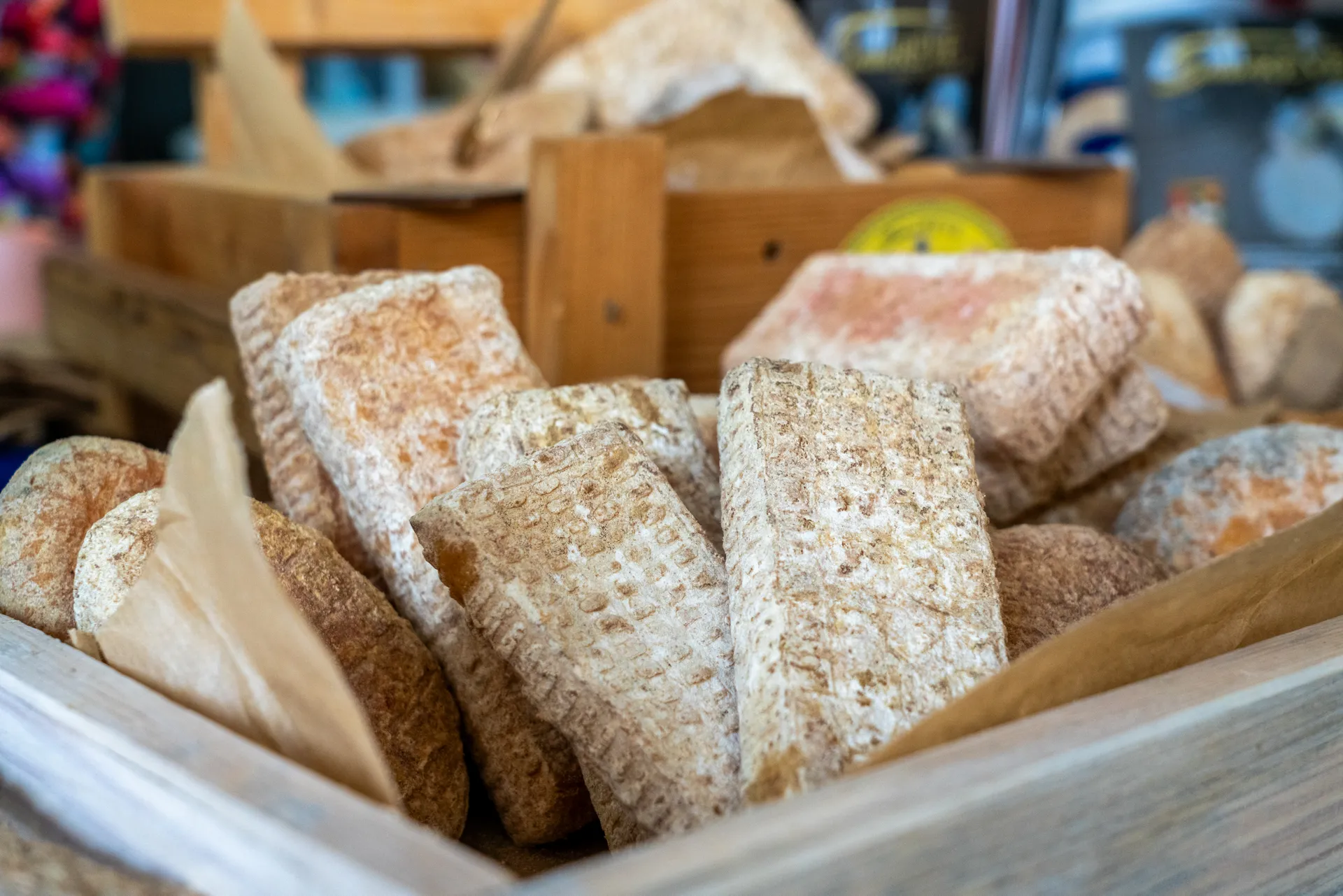 Торговля хлебом на Сырном фестивале в Истре