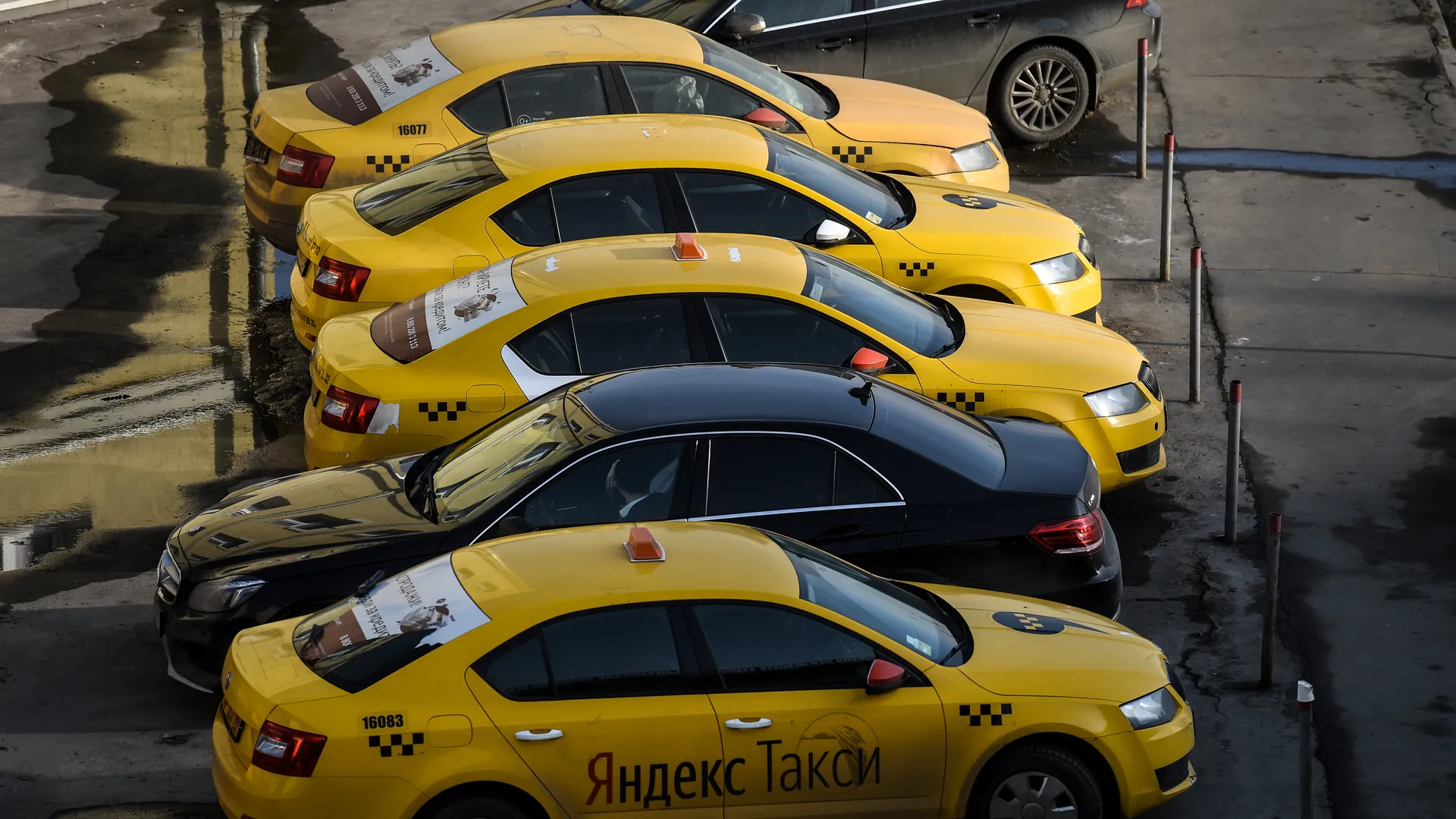 Минпромторг готовит обновленный список машин, допущенных к работе в такси