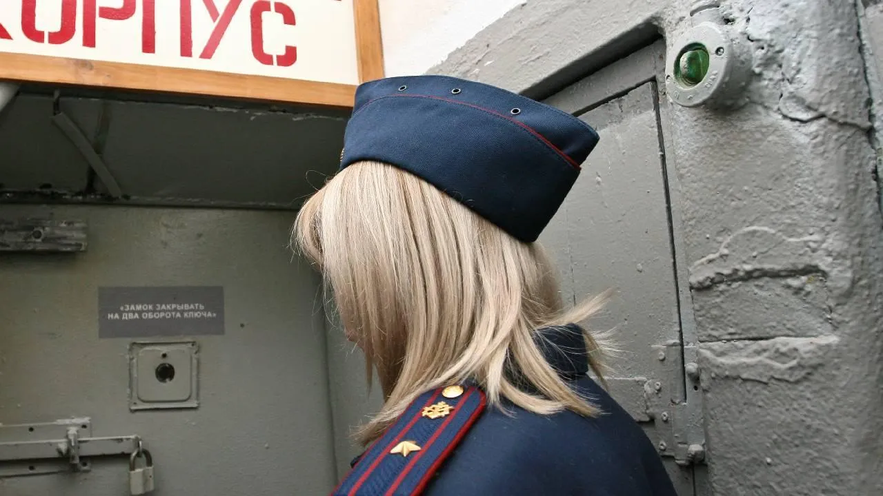 Прокуратура требует ужесточения наказания для матери, заморившей сына голодом