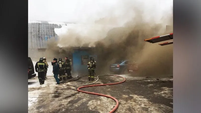 Пожар в автосервисе в Можайске: сгорели машины и мотоцикл