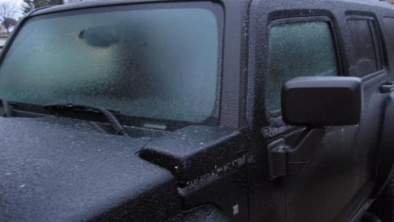 Hummer провалился под лед во время новогодних катаний в Солнечногорском районе