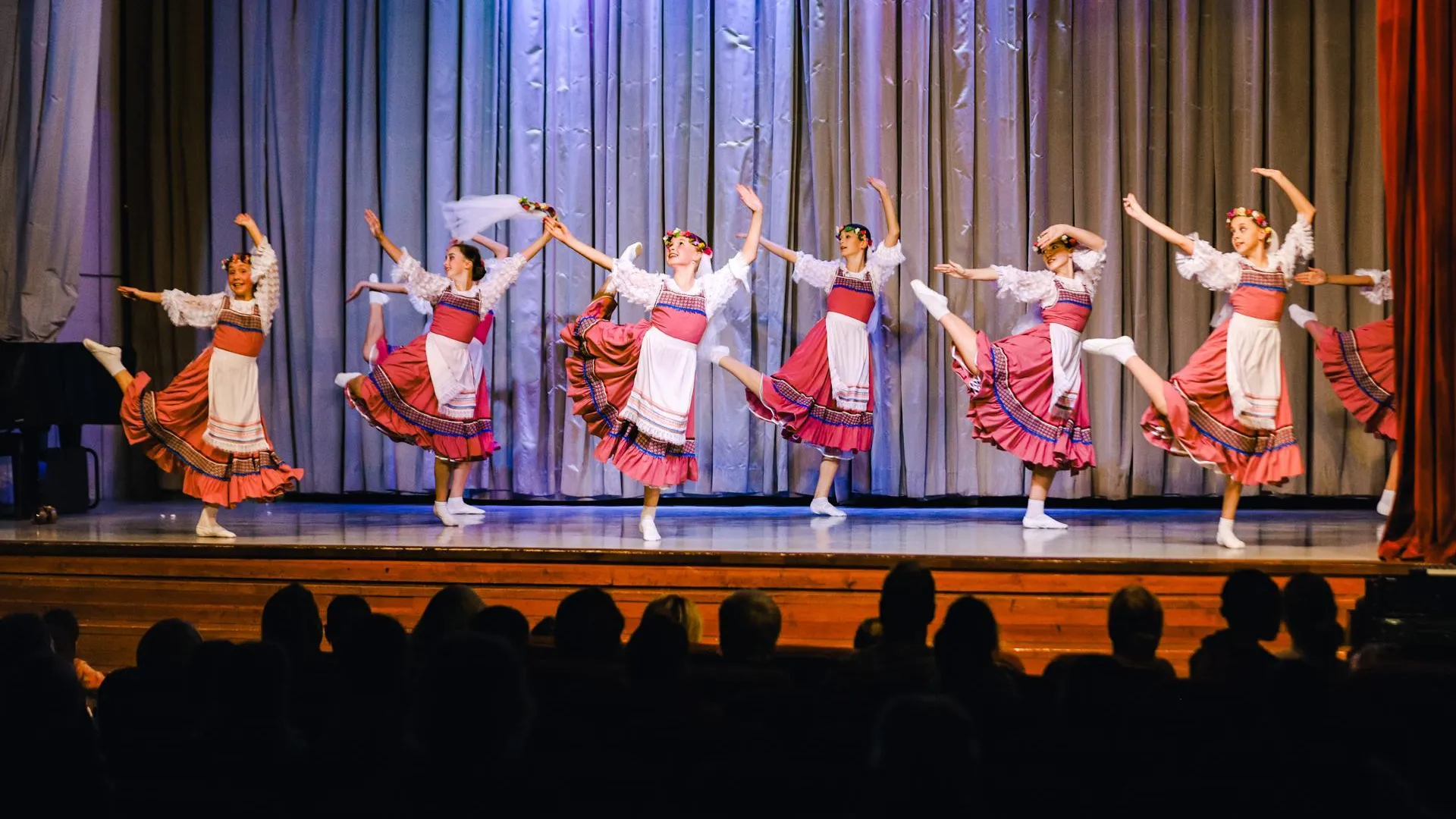 Для жителей и гостей Химок организуют концерт ко Дню матери