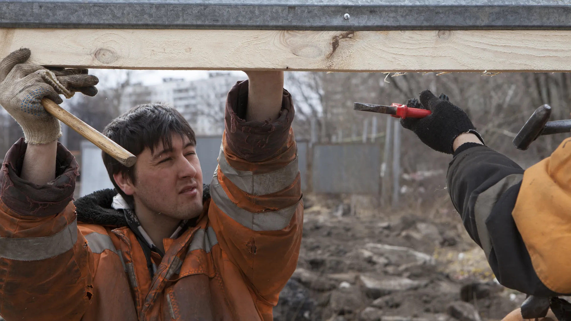 Рабочие на стройке в Москве