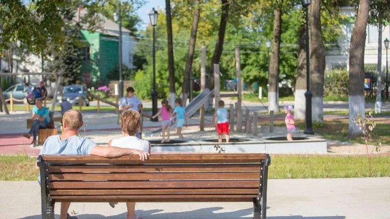 Восемьдесят процентов скамеек во дворах привели в порядок в Подмосковье