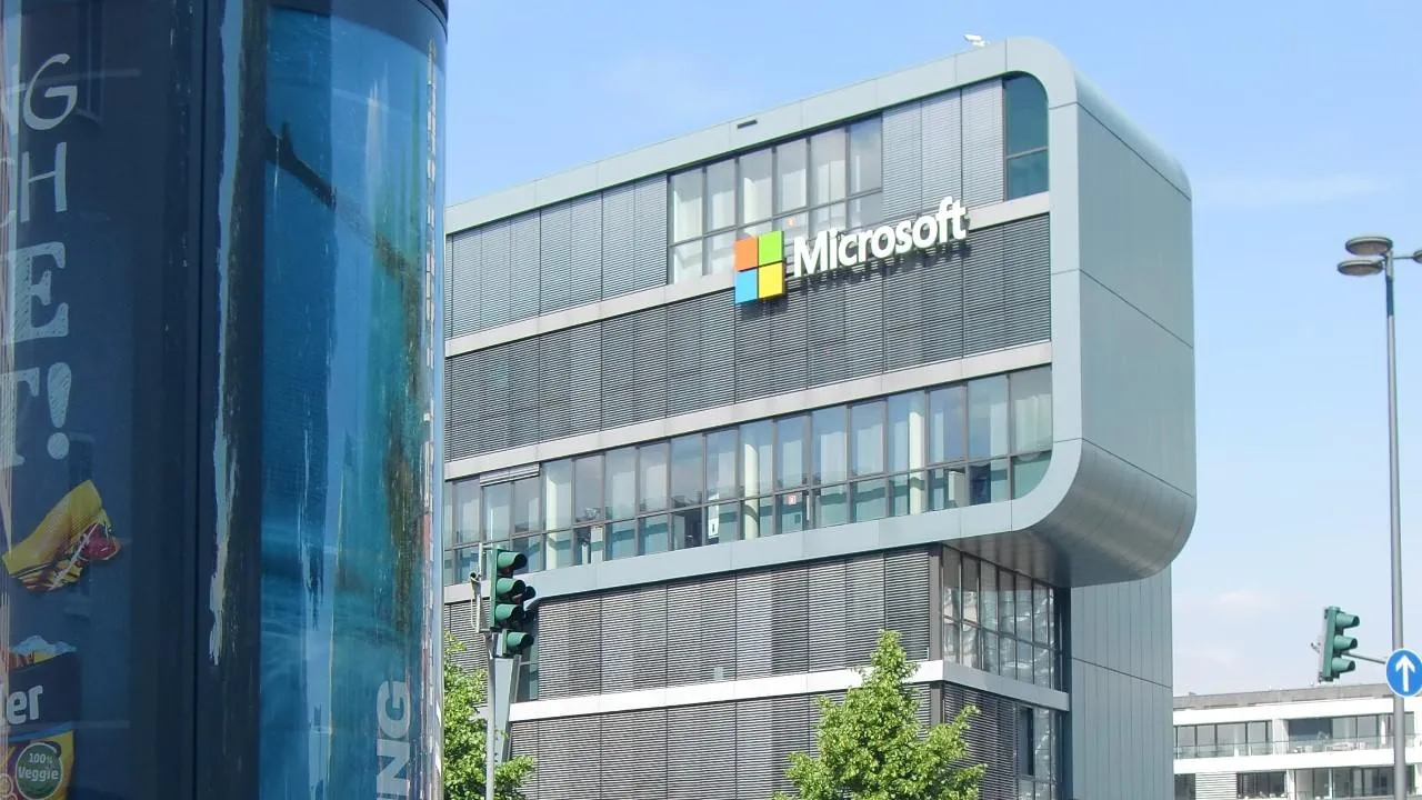 Трамп и Маск провели встречу с гендиректором Microsoft