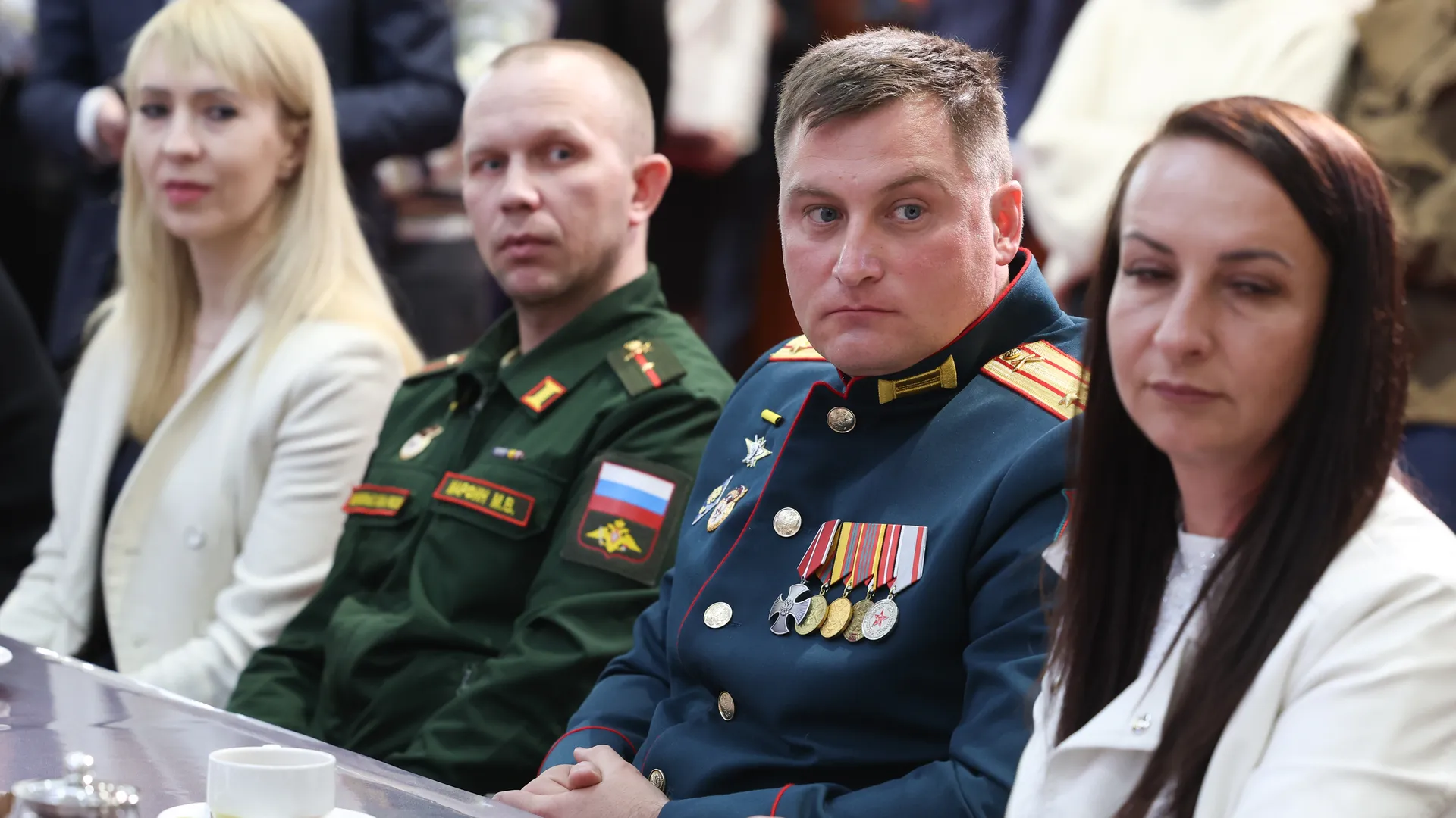 Участникам СВО вручили ключи от автомобилей с ручным управлением