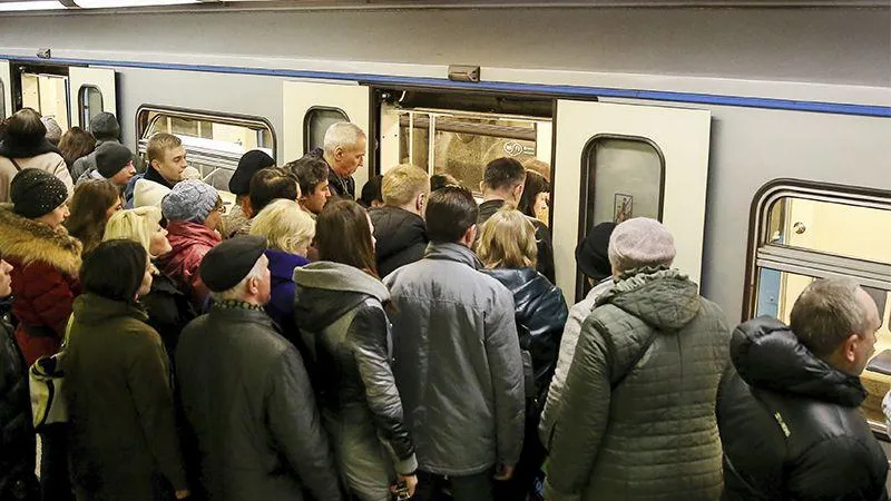 Пассажиры жалуются на перебои в работе Московского Метро