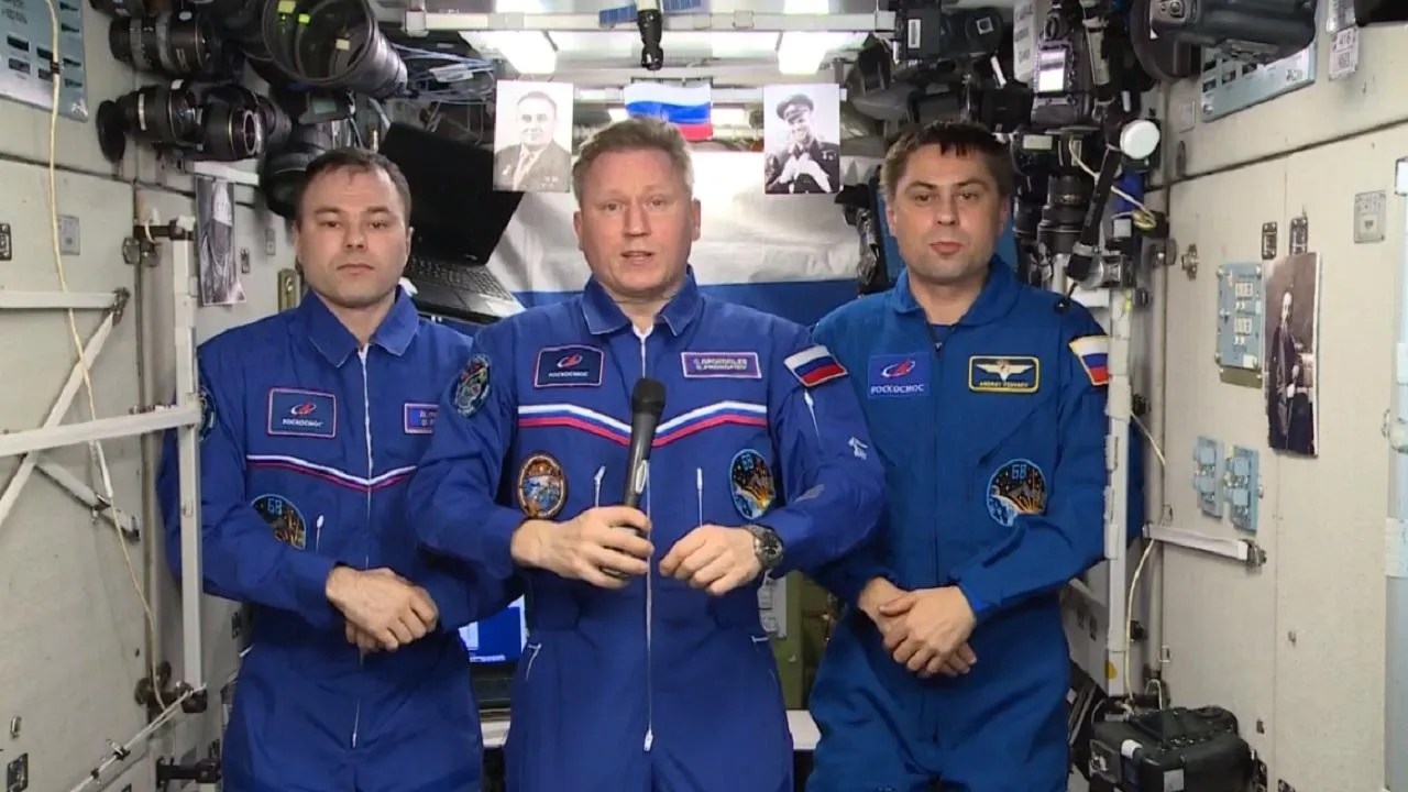 Полицейские Власихи привлекли космонавтов на МКС к информированию граждан о мошенниках