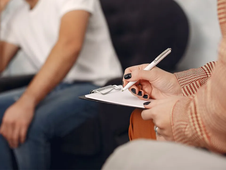 «Побег из реальности»: выяснилась главная опасность блогерских мотивационных курсов