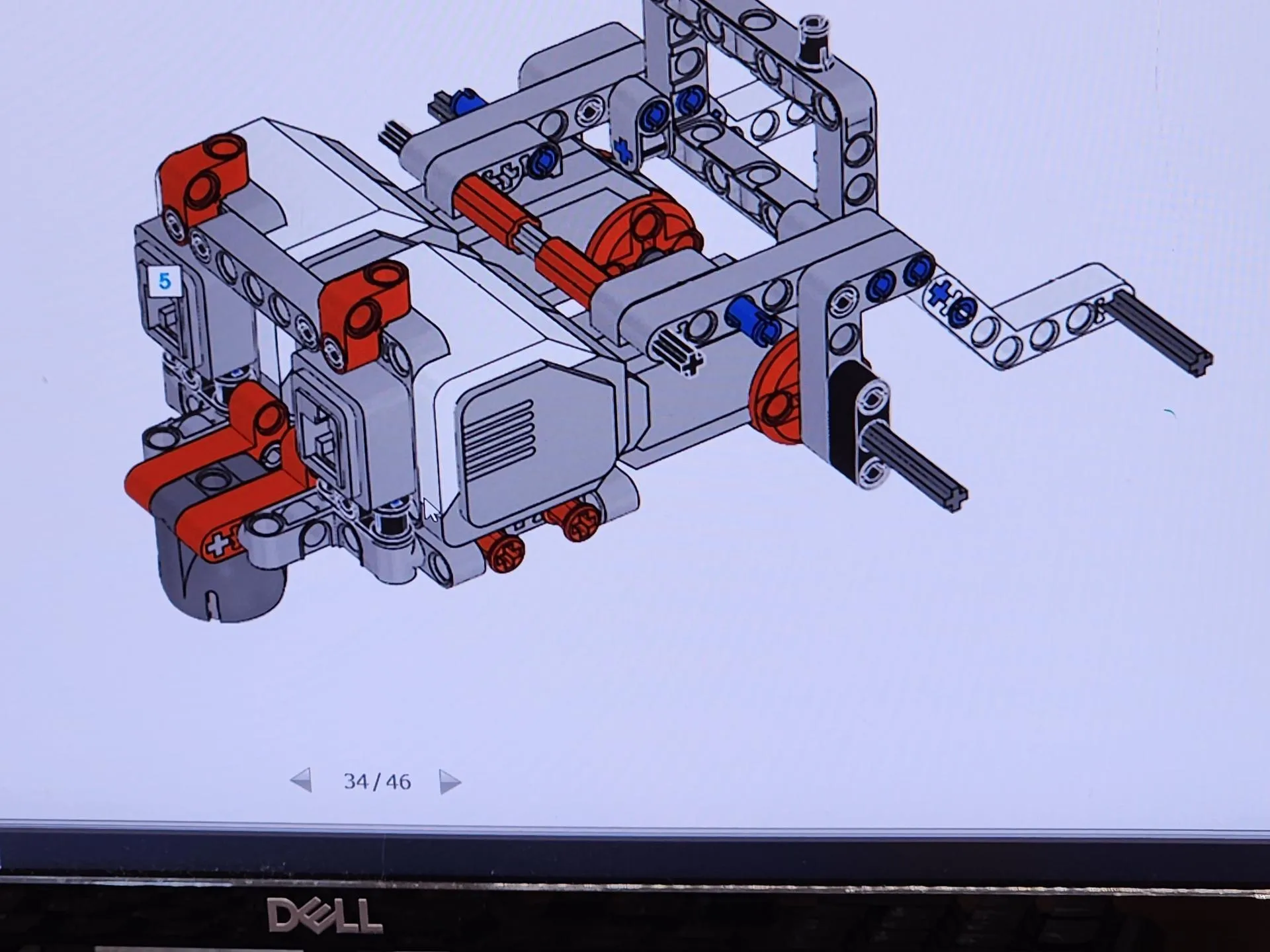 Программирование робота/фото: Хавива Фонина