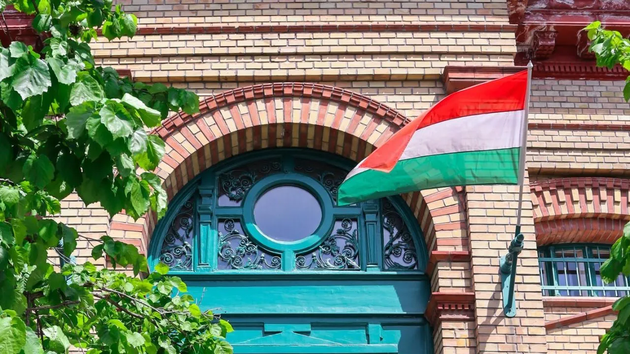 Орбан призвал ЕС не мечтать о марше по Красной площади