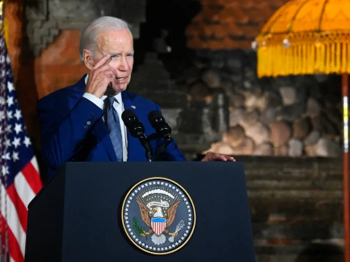 Эзотерик рассказала, с какими духами общается Джо Байден