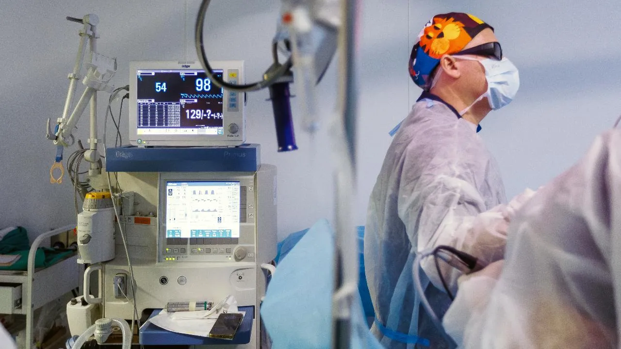 Врачи МОНИКИ спасли мужчину с кровоизлиянием в головной мозг, контролируемо останавливая ему сердце