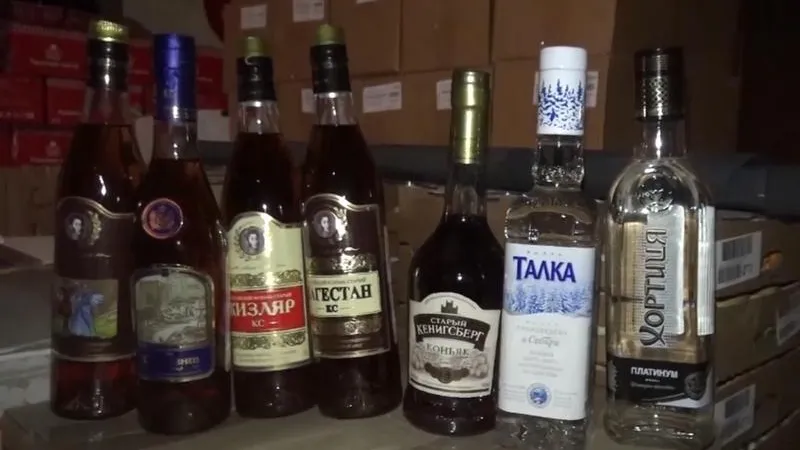 Четыреста литров поддельного алкоголя изъяли из оборота в Химках