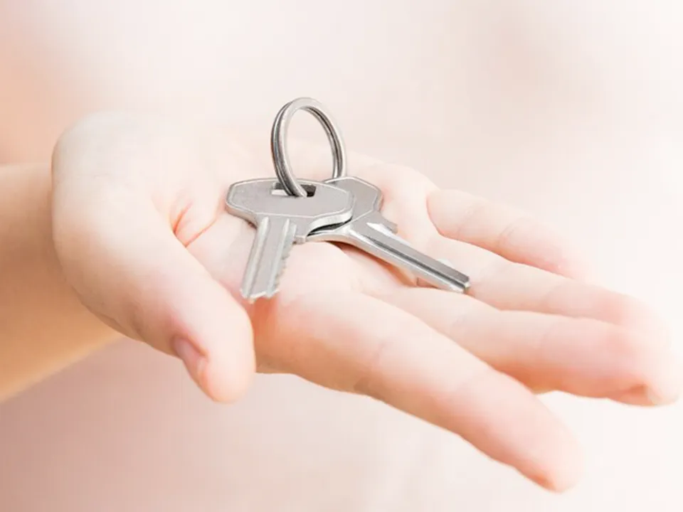 «Замените освещение, увезите животных»: как привести в порядок квартиру, чтобы быстро ее продать