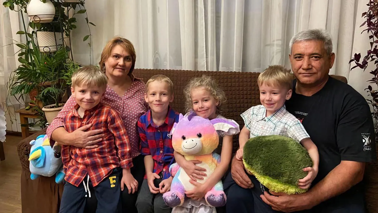 Более двух тысяч детей-сирот обрели семью в Подмосковье с начала года