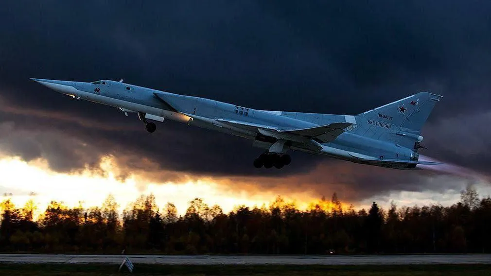 Ракетоносцы Ту-22м3 ВС РФ начали запуск ракет из Чёрного моря по целям в Николаевской области