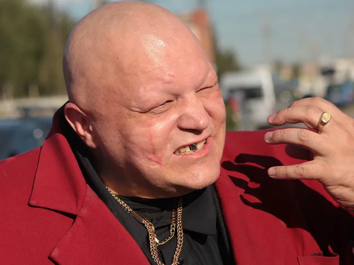 Звезда 90-х разгромил магазин автотоваров в Химках