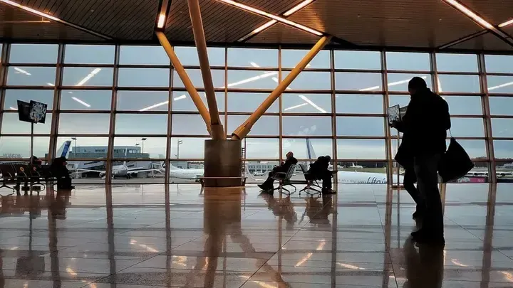Российские туристы вернулись из Антальи после отмены рейсов авиакомпанией Turkish Airlines