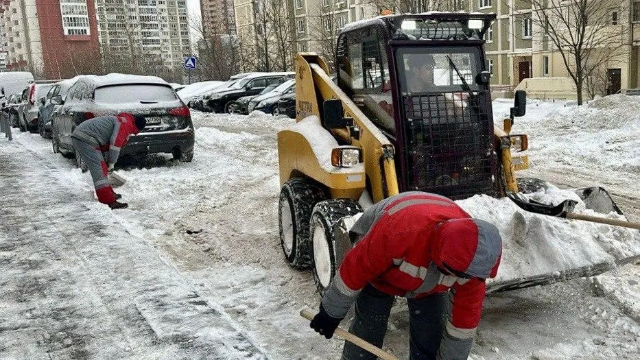 Коммунальные службы Подмосковья выполнили почти пятнадцать тысяч задач по уборке снега за пять дней