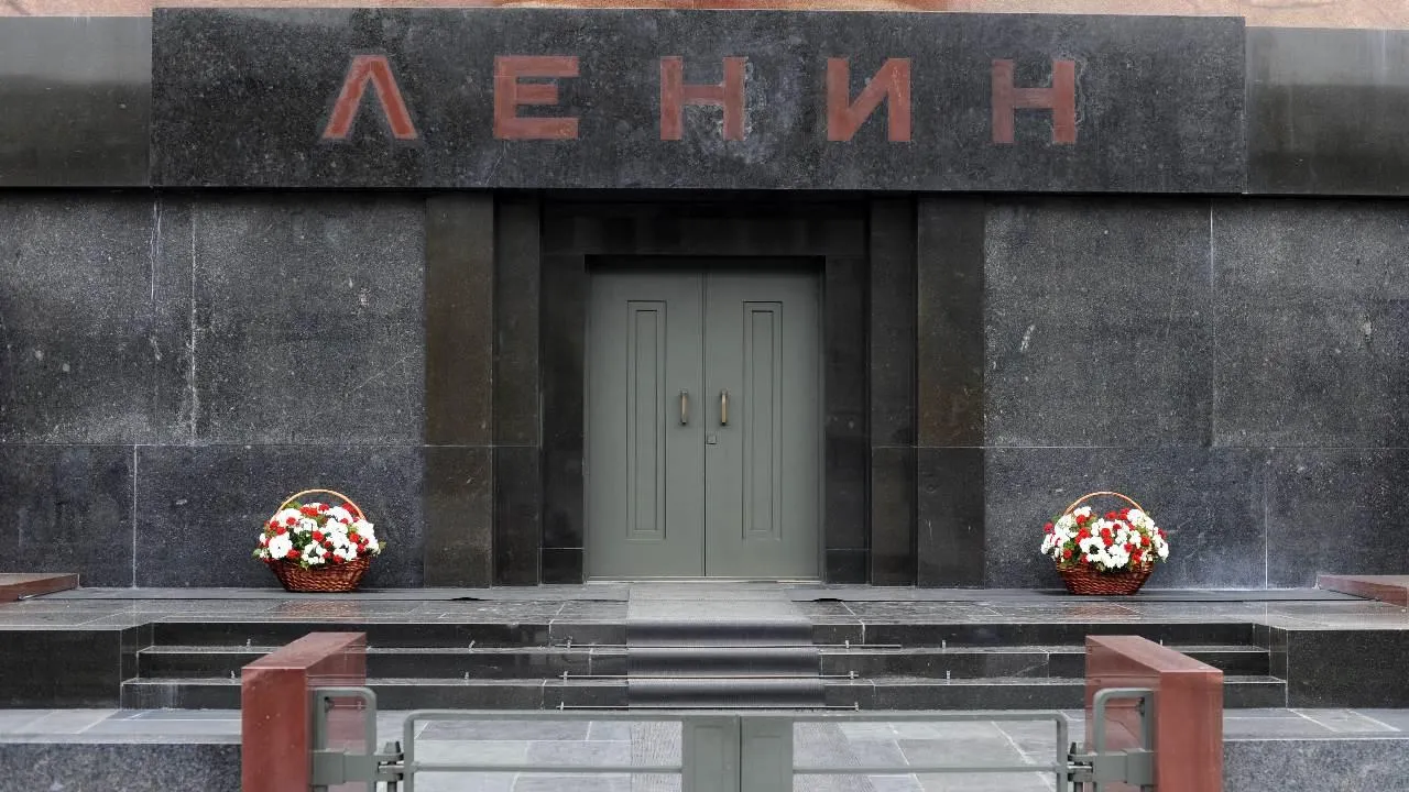Цеков назвал Мавзолей на Красной площади камнем преткновения для общества