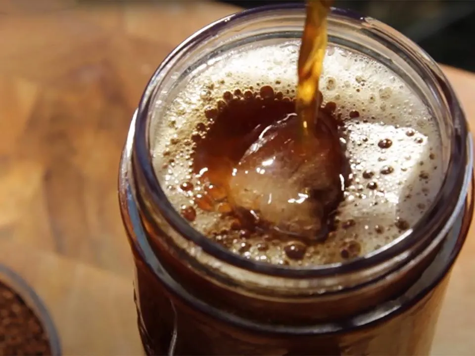 Вред для здоровья: эксперты раскрыли опасность домашней комбучи