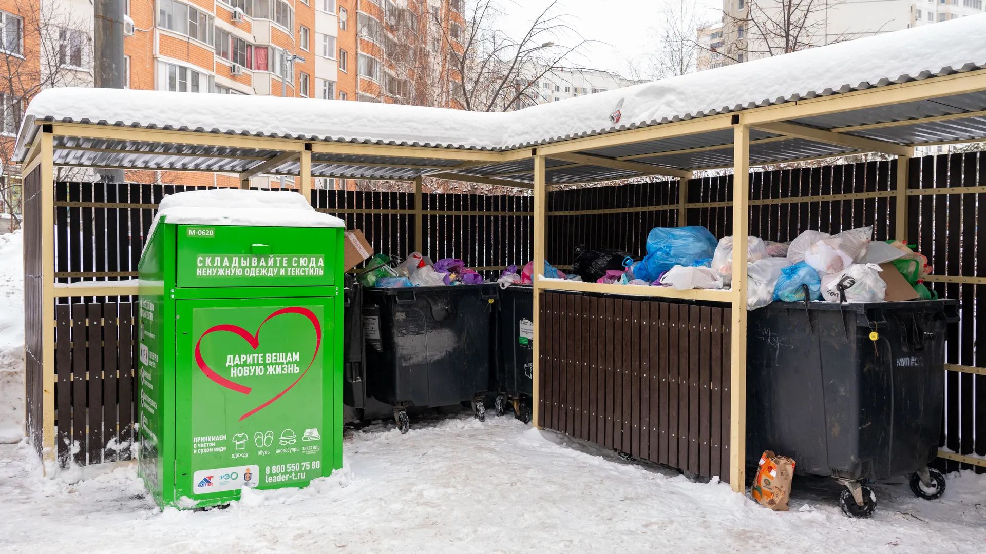 Работа мусоровозов зимой в Красногорске