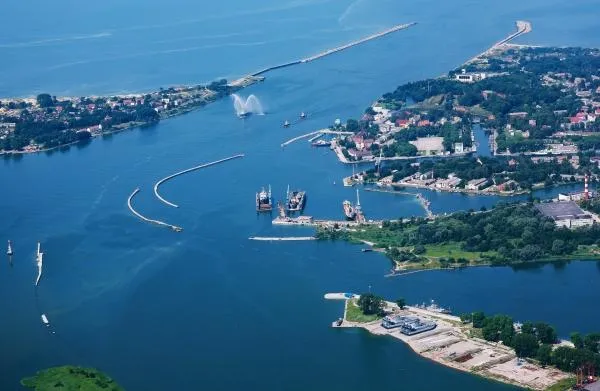 Вид на главный морской порт Балтийска, где проходит паромное сообщение Балтийск — Усть-Луга. Михаил Голенков