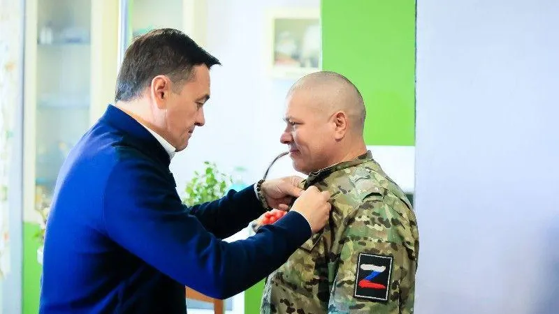 Андрей Воробьев наградил участника спецоперации из Каширы за отвагу