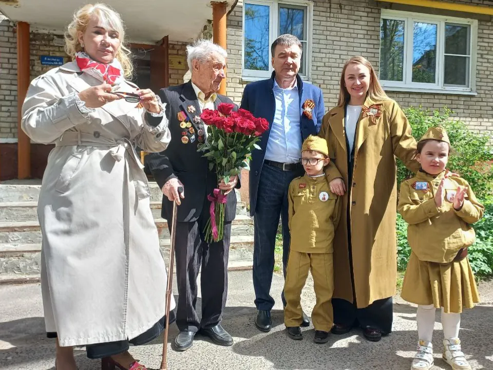 Николай Иванович с радостью участвует в городских мероприятиях и вдохновляет молодежь. Фото: REGIONS/Олег Книжник