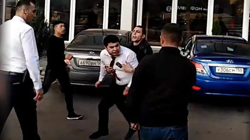 Охранник торгового центра подрался с подростками в Ногинске