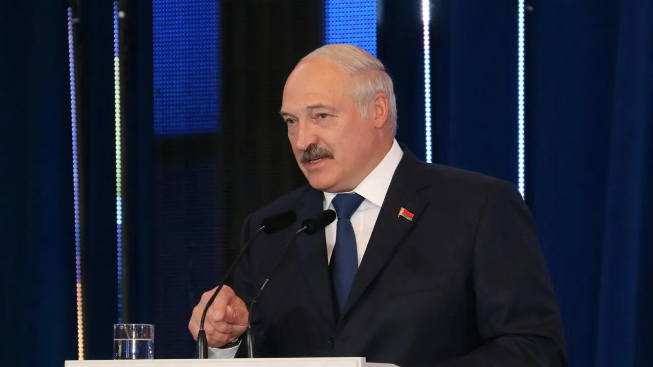 Лукашенко поздравил Путина с Днем единения народов России и Белоруссии