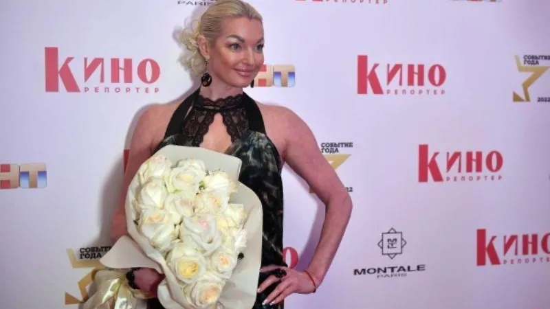 Журналисты напомнили о самых нелепых байках, которые придумывают о себе звезды