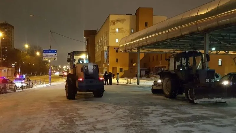 В Екатеринбурге подросток попал под снегоуборочную машину