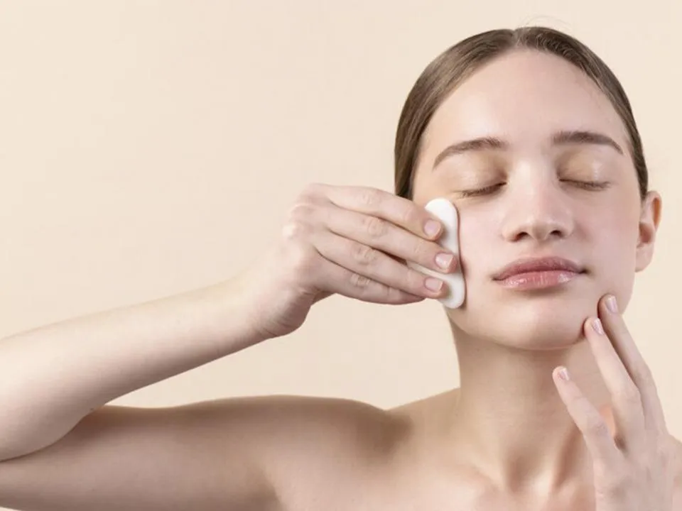 «Пейте больше воды»: как избежать осенних проблем с кожей и волосами