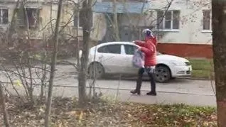 В Лобне прохожие заметили колдунью с тазиком