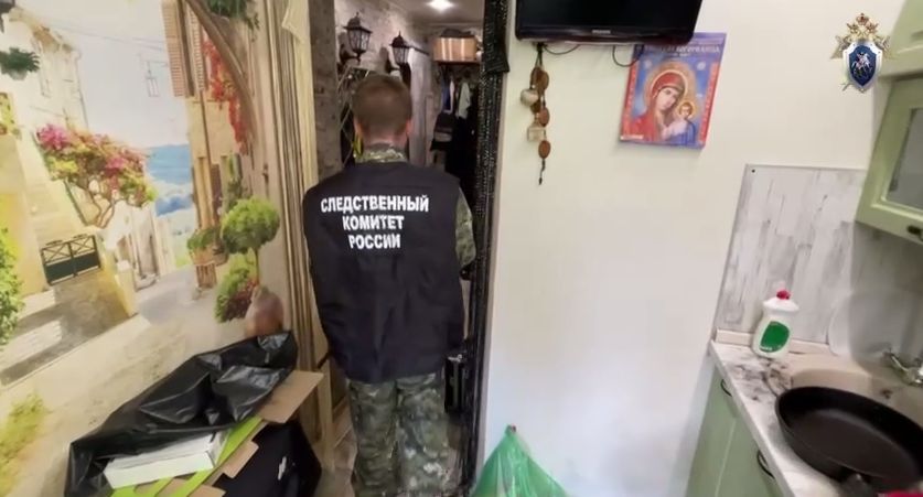 Тела супругов и их знакомого обнаружили в квартире в Петербурге