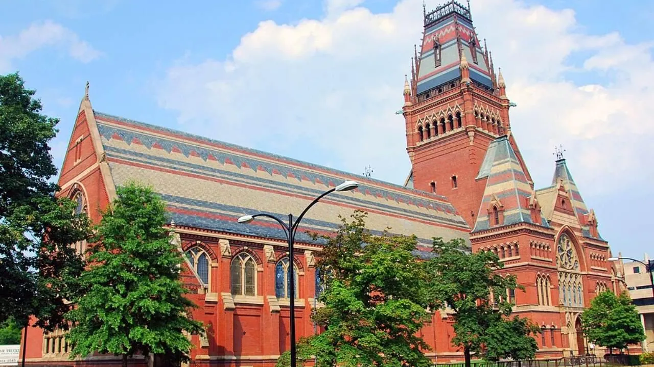 В США расследуют дискриминационную позицию Гарварда при зачислении абитуриентов