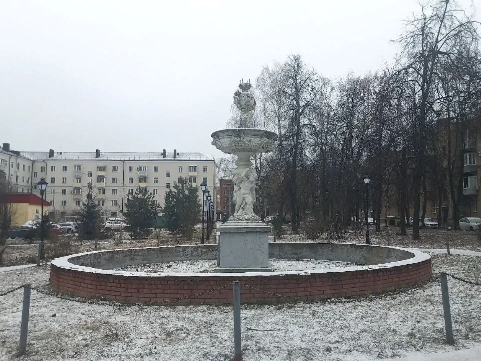 Фонтан во дворе дома 4 по улице Мира. Фото: REGIONS/Олег Книжник
