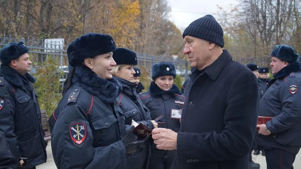 Смотр сотрудников полиции. Фото: УМВД по Ленинскому