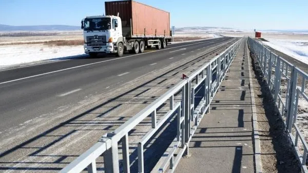 Фуру с красной икрой обокрали в Тверской области