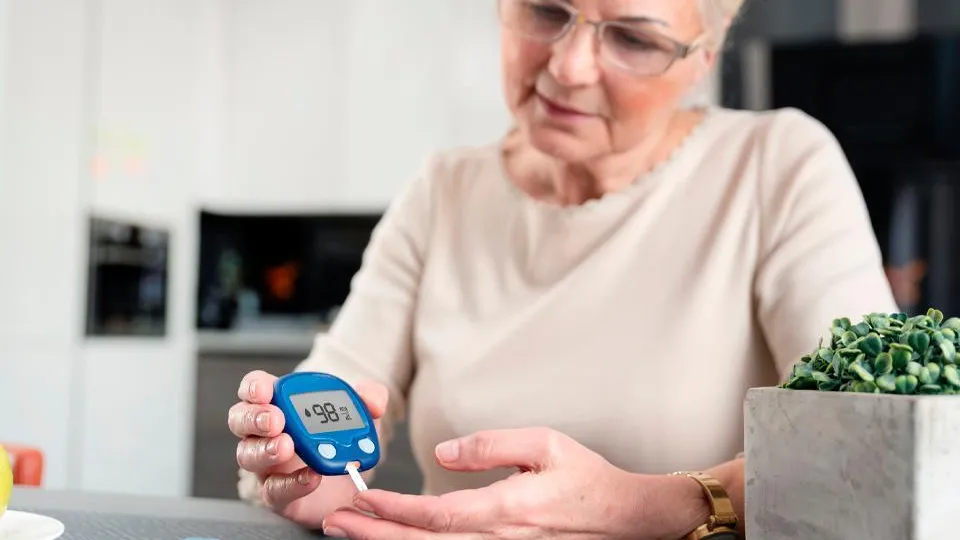 «Погода-качели». Аномальное тепло и резкие перепады температуры в России: чем это грозит людям с диабетом?