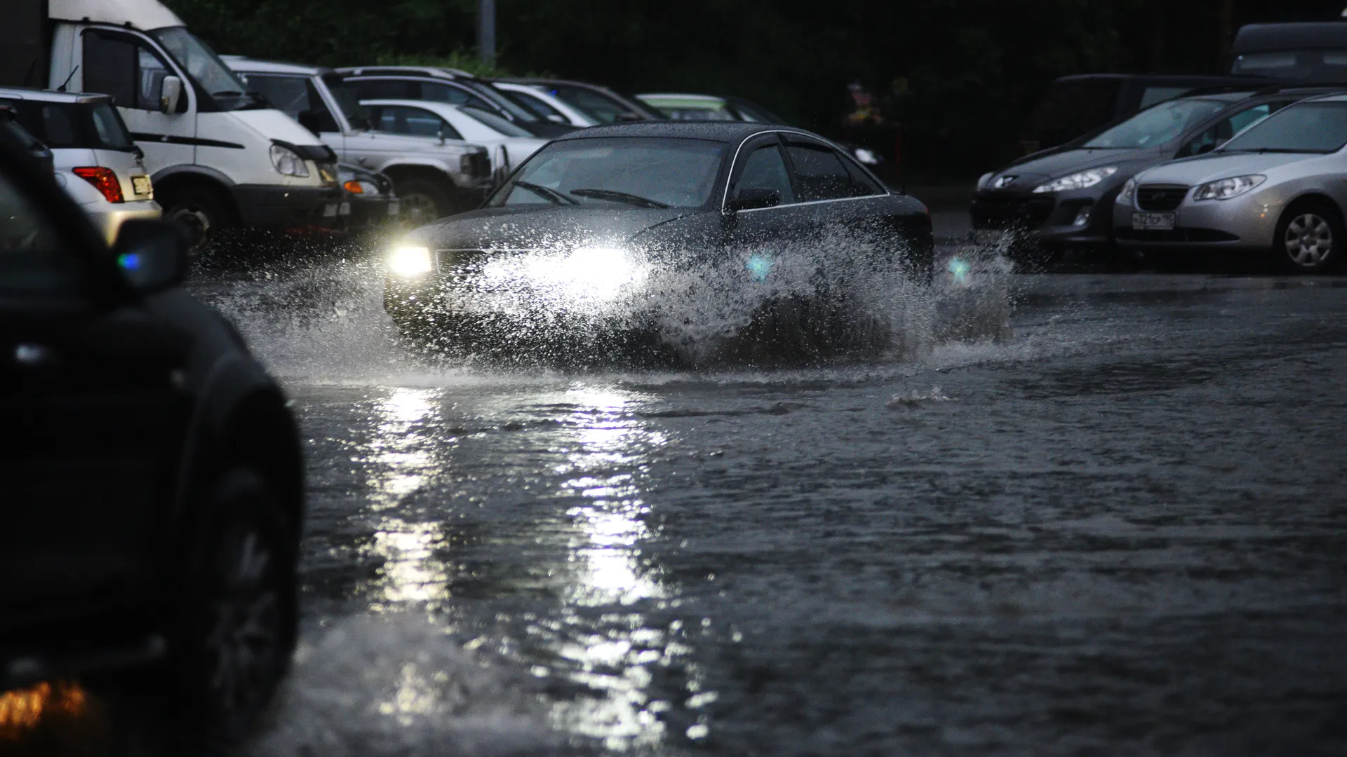 Эксперт предупредил о рисках ограничения тарифов такси в непогоду