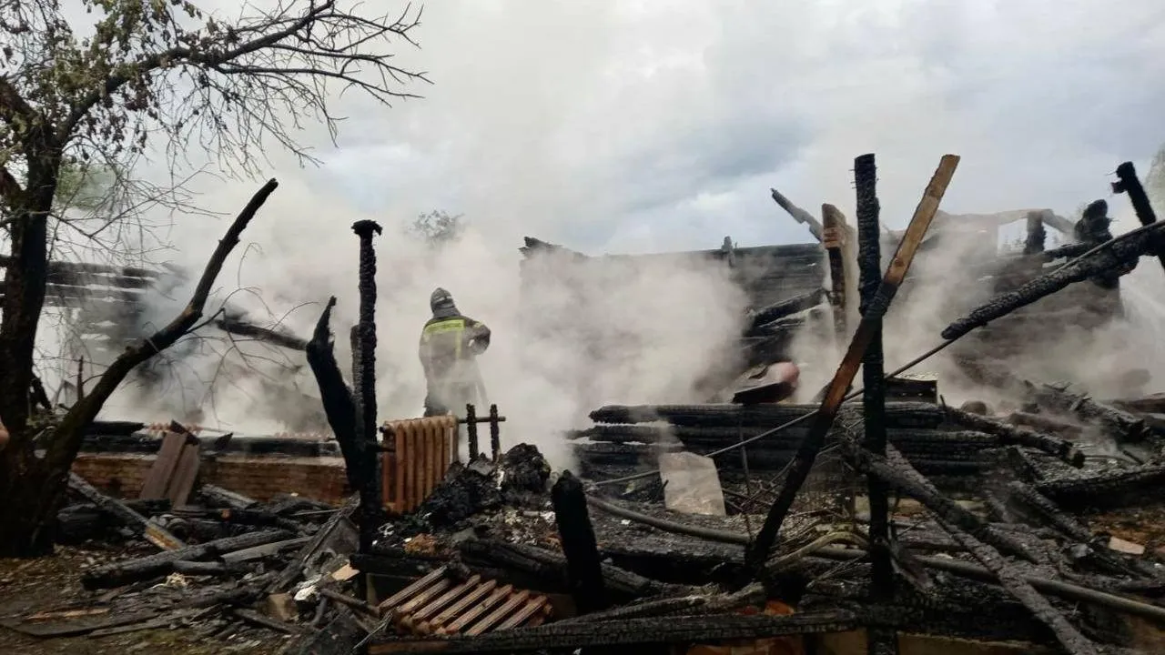 В Орехово-Зуево установили возможную причину пожара в доме, где погибли пять детей