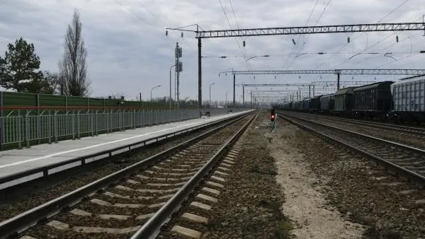 При переходе ж/д путей в неположенном месте в Подмосковье за выходные погибли три человека