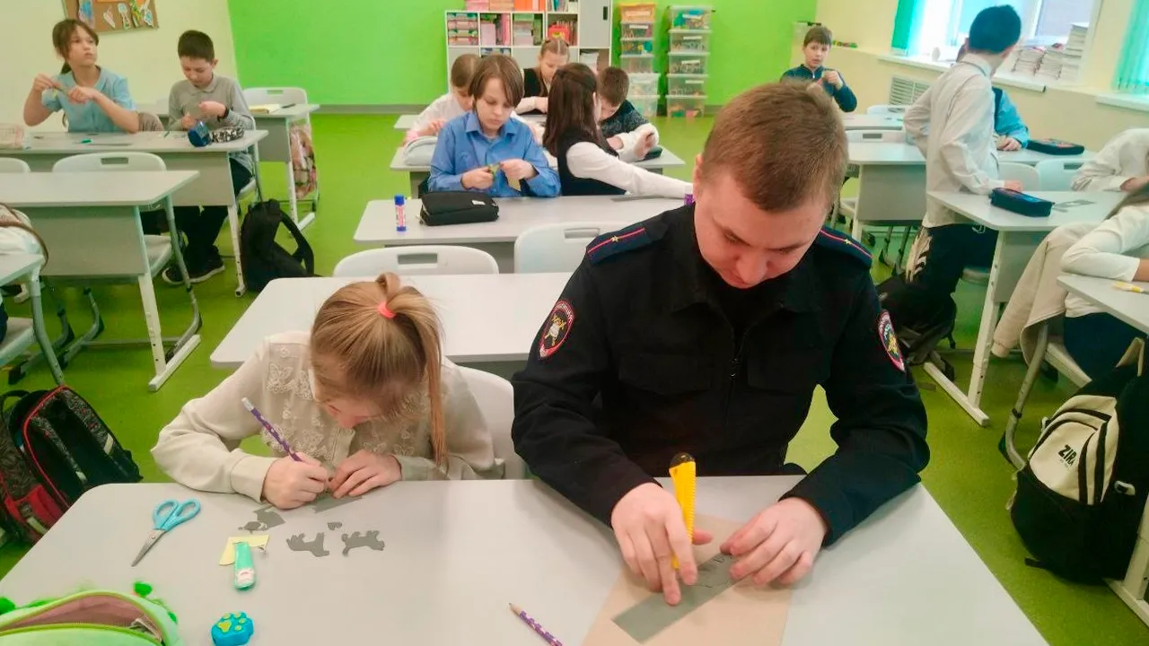 vk.com/МАОУ «Средняя школа №1 им. В. Н. Леонова»