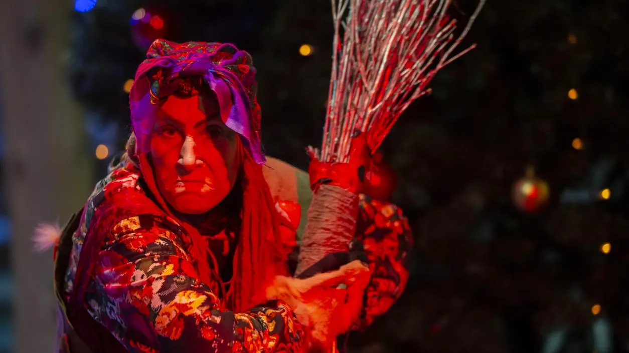 «Я сама решу»: в Дмитрове строптивая Баба-яга оказалась под колесами иномарки