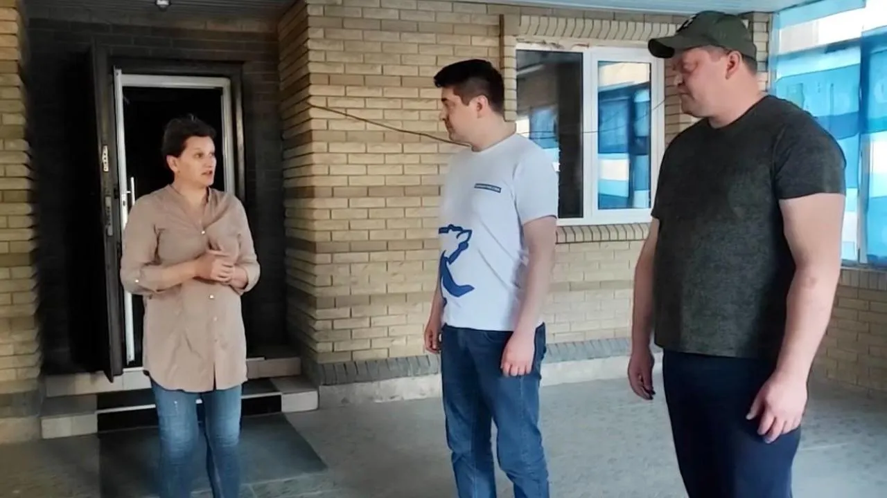 «Раздают жителям в подвалах»: волонтеры Луганска взялись найти каждого нуждающегося