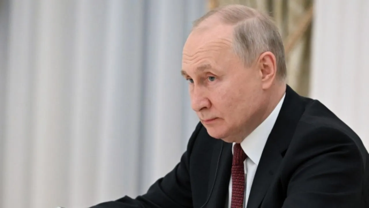 Путин посетил штаб Национальной гвардии в ЛНР и принял доклады офицеров