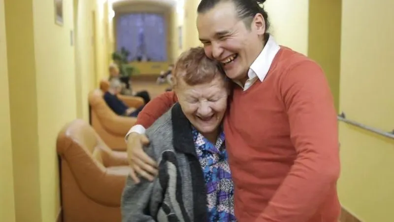 Йога смеха продлит жизнь пенсионерам Подмосковья
